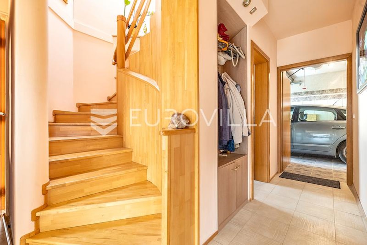 Maison À vendre - ZAGREBAČKA SVETA NEDELJA