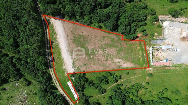 Pozemek na prodej 2637 m² – Cernik