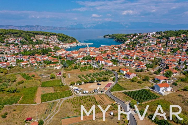 Zemljište na prodaju 1985 m² – Jelsa