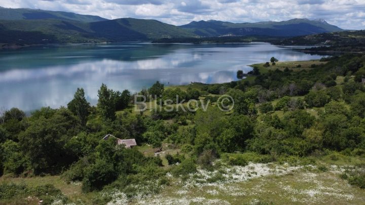 Zemljište na prodaju 4000 m² – Vrlika