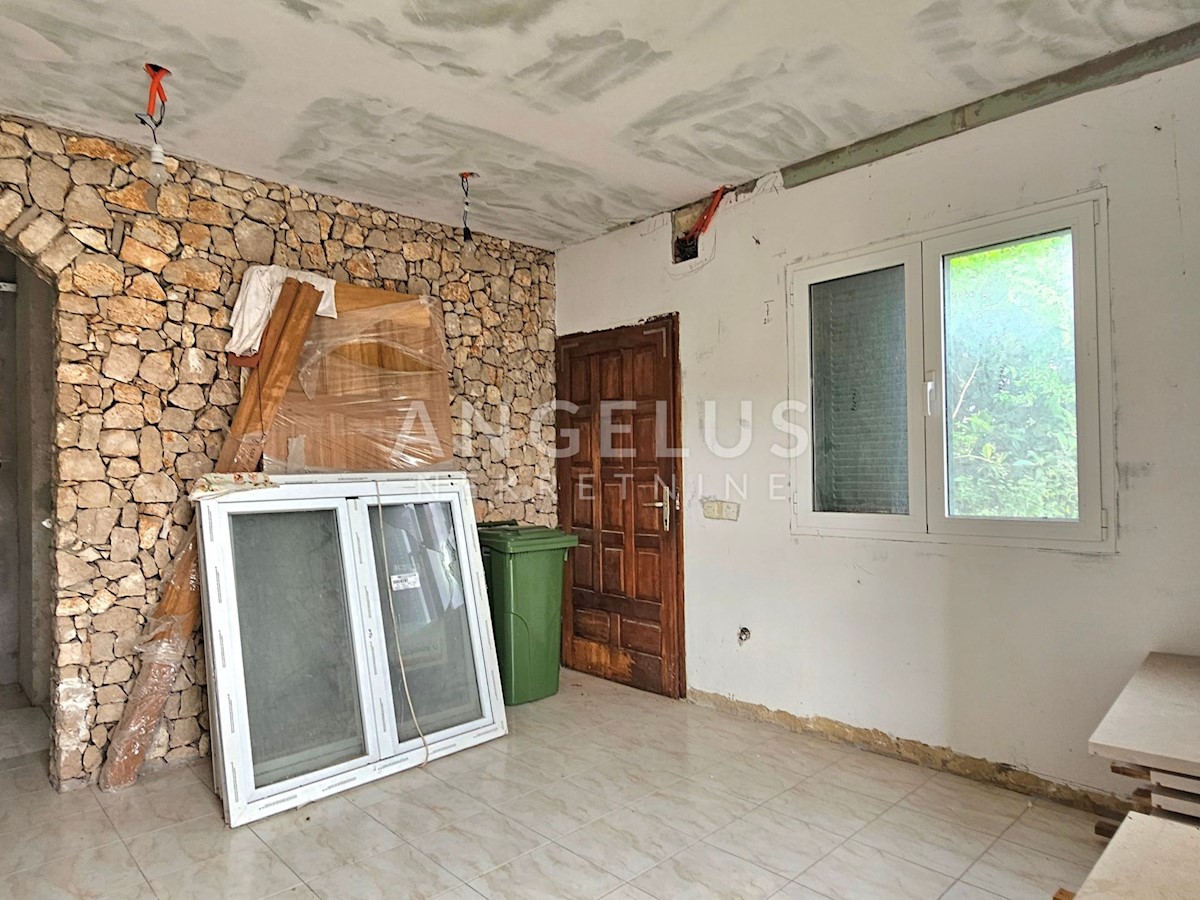 House For sale - SPLITSKO-DALMATINSKA ŠOLTA