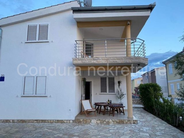 Kuća na prodaju 181 m² – Vrsi