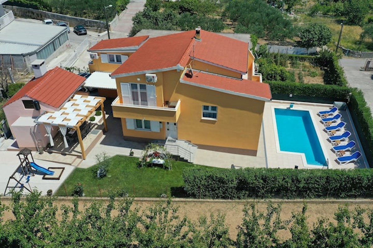 Casa In vendita - SPLITSKO-DALMATINSKA KAŠTELA