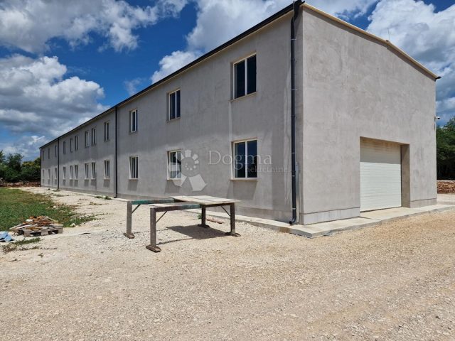 Locaux commerciaux à vendre 600 m² – Galižana