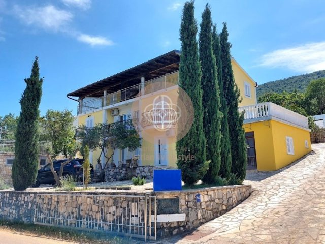 Dom na predaj 450 m² – Ravni