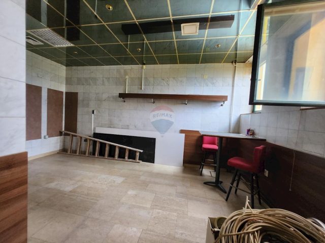 Commerciale da affittare 24 m² – Turnić