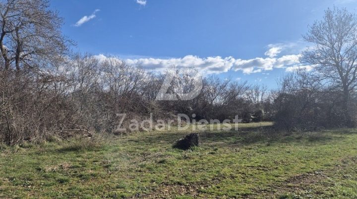 Land for sale 1382 m² – Nin