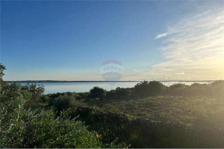 Pozemok na predaj 635 m² – Rtina