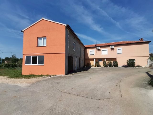 Casa in vendita 450 m² – Tinjan
