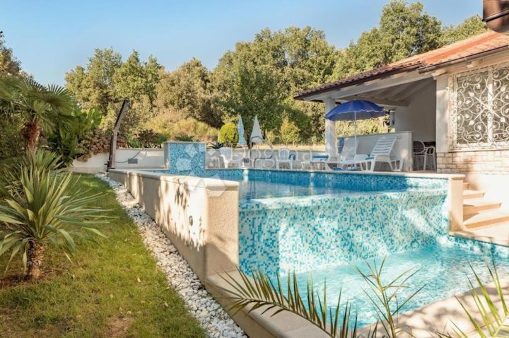 Kuća na prodaju 530 m² – Pješčana Uvala