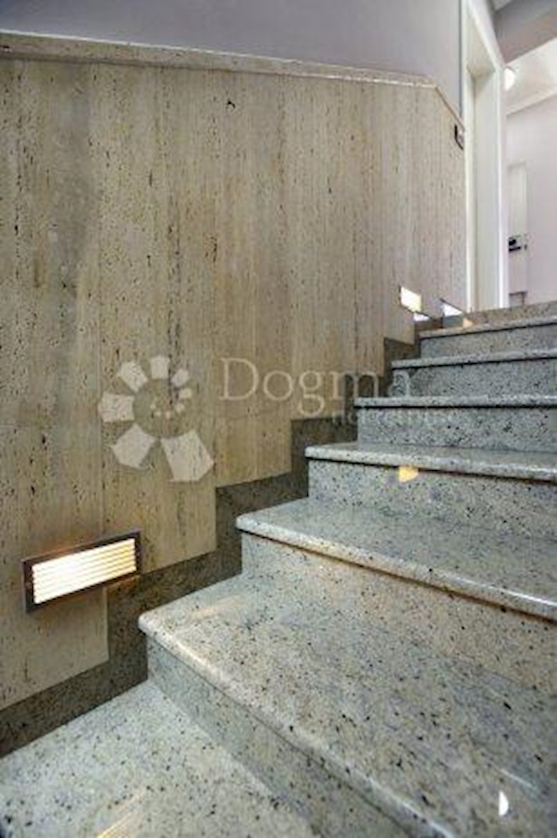 Apartma Na predaj - ZAGREBAČKA DUGO SELO