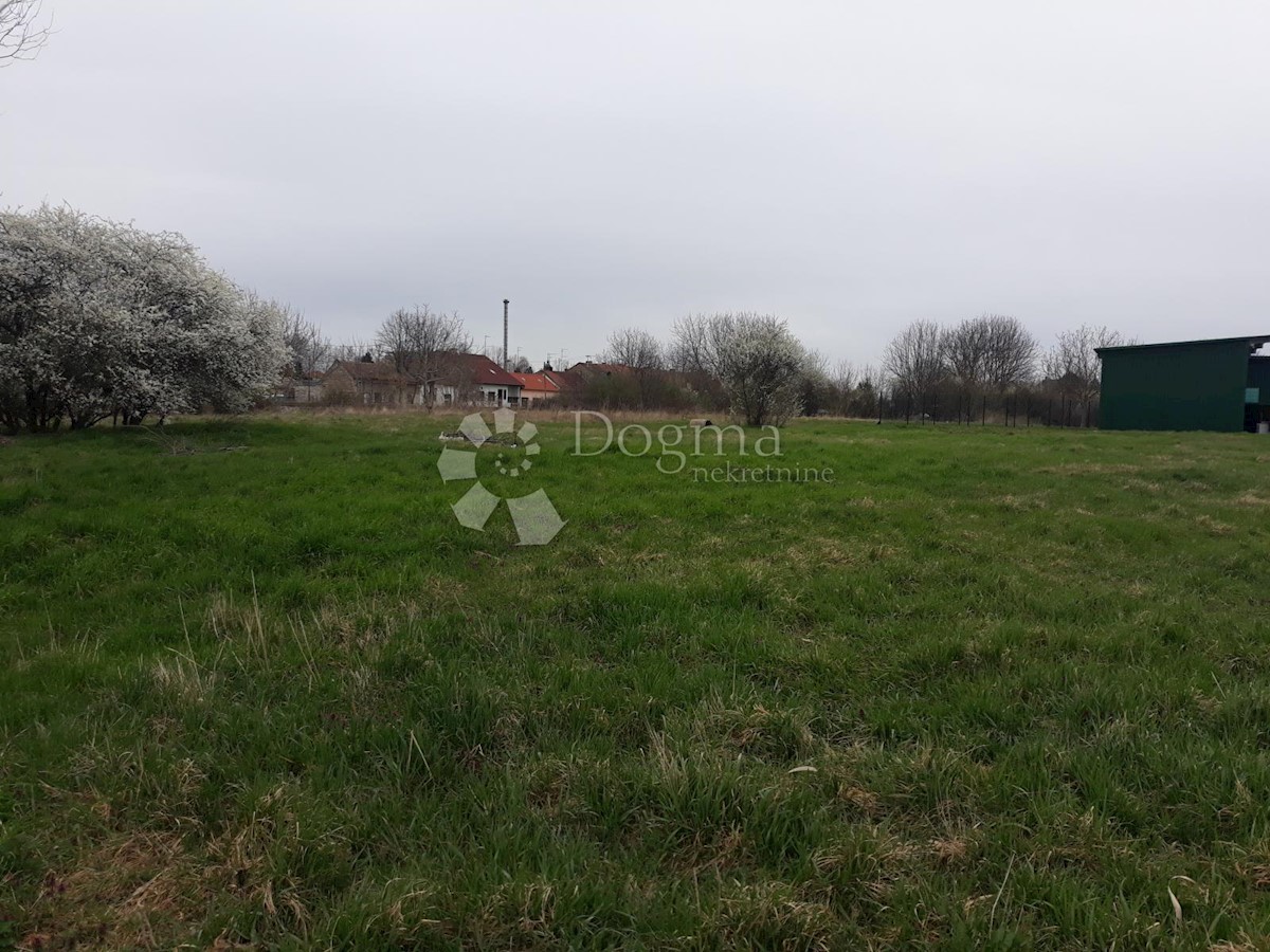 Land For sale - OSJEČKO-BARANJSKA OSIJEK