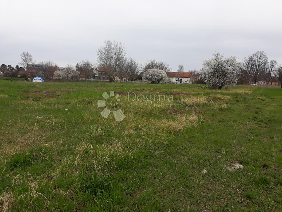 Zemljište Na prodaju - OSJEČKO-BARANJSKA OSIJEK