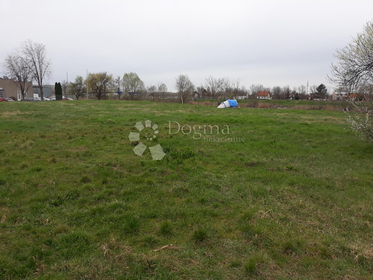 Terreno In vendita - OSJEČKO-BARANJSKA OSIJEK