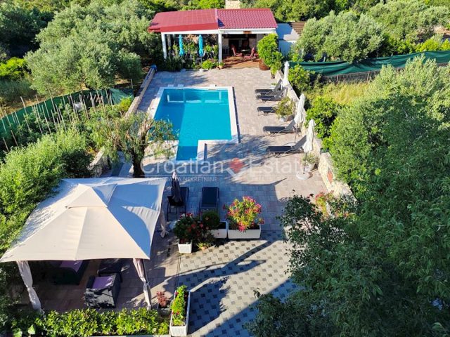 Dům na prodej 400 m² – Rogoznica