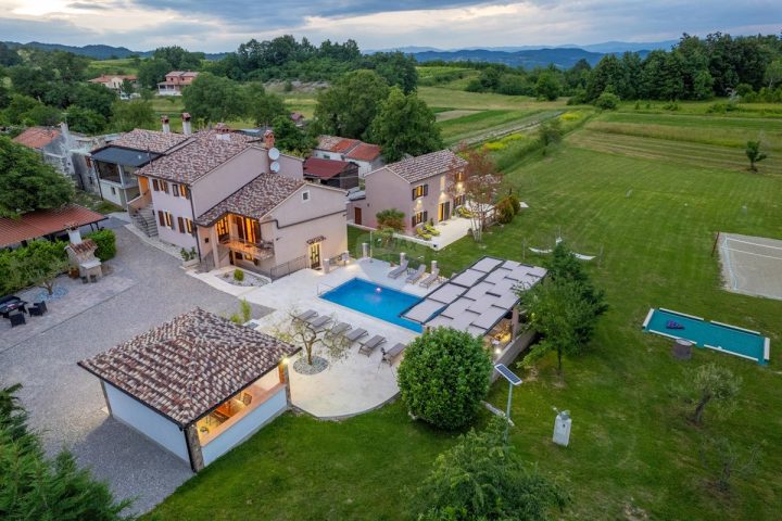 Maison à vendre – Pićan
