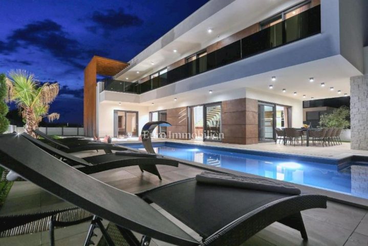 Kuća na prodaju 267 m² – Zaton