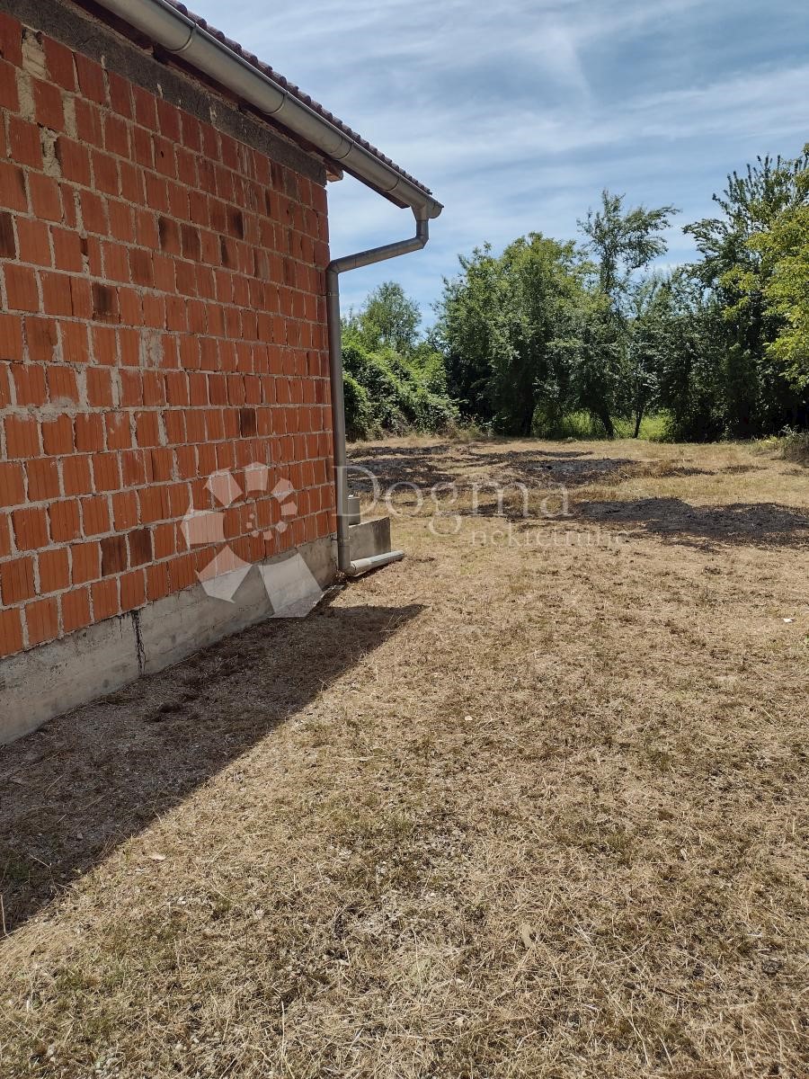 Maison À vendre - SISAČKO-MOSLAVAČKA GVOZD