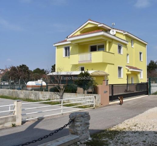 Casa in vendita 360 m² – Vrsi