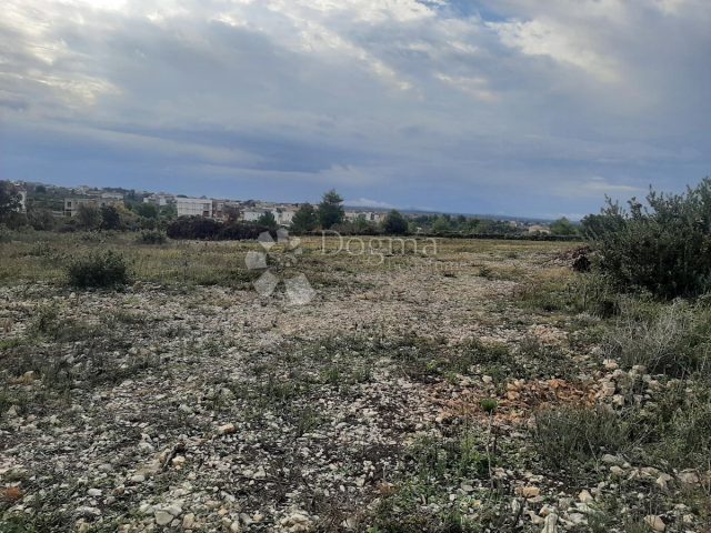 Zemljište na prodaju 850 m² – Vrsi