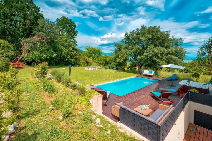 Haus zu verkaufen 250 m² – Poljane