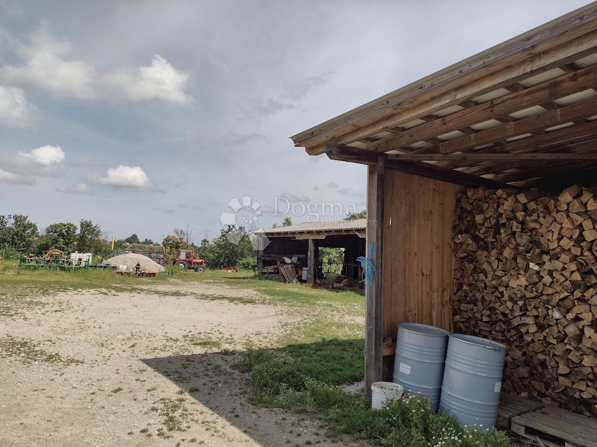 Lokal użytkowy Na sprzedaż - SISAČKO-MOSLAVAČKA GVOZD