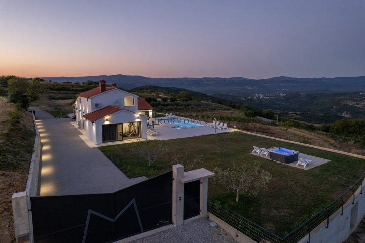 Kuća na prodaju 230 m² – Buzet