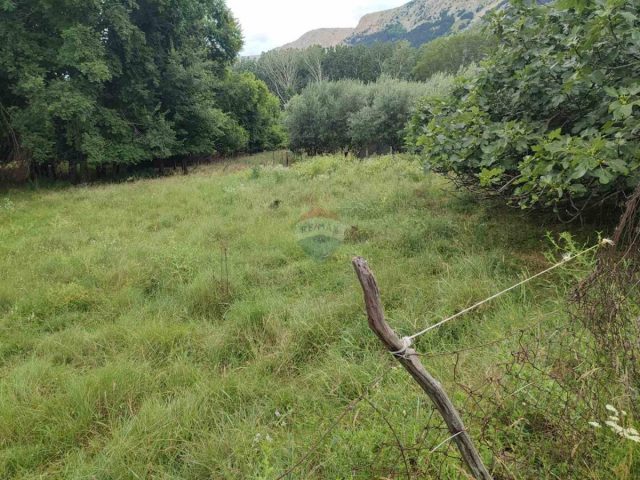 Parcela na predaj 300 m² – Baška