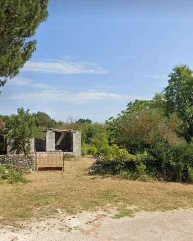 Zemljište na prodaju 370 m² – Pomer