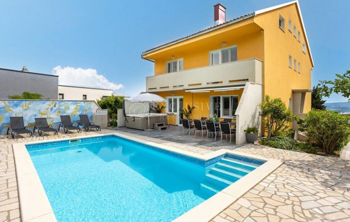 Kuća na prodaju 400 m² – Crikvenica