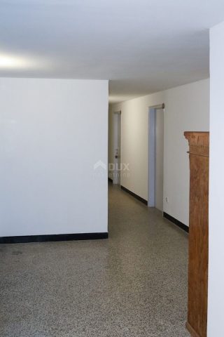 Poslovni prostor na prodaju 500 m² – Krk