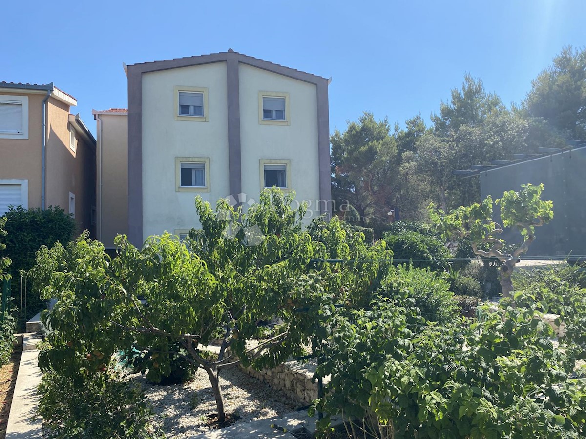 Casa In vendita - ŠIBENSKO-KNINSKA ROGOZNICA