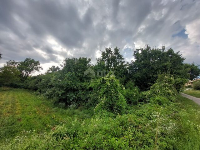 Land for sale 665 m² – Pićan