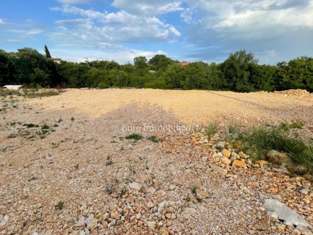 Zemljište na prodaju 2038 m² – Kras