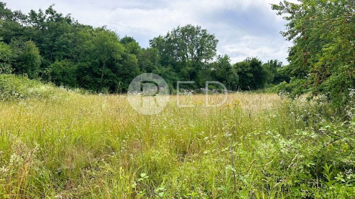 Zemljište na prodaju 1722 m² – Gostinjac