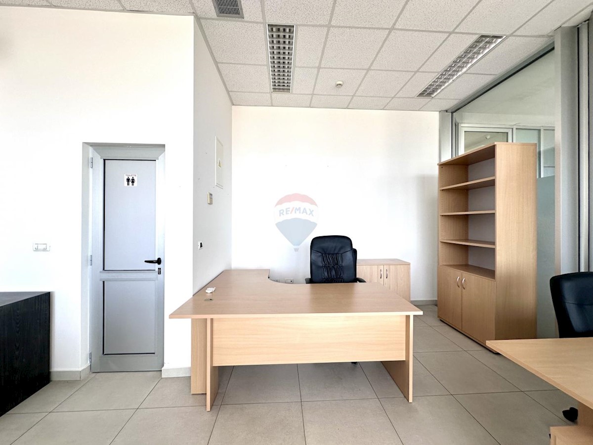 Business premises For rent - ISTARSKA MEDULIN