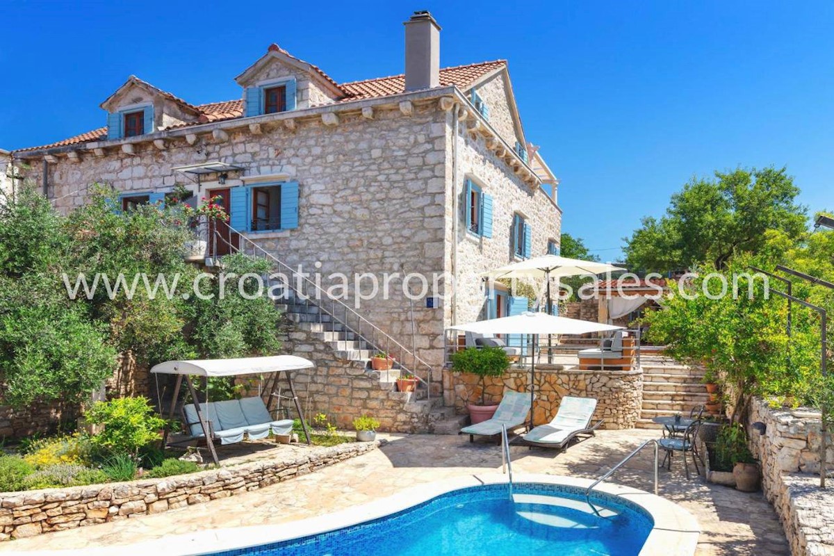 House For sale - SPLITSKO-DALMATINSKA BRAČ