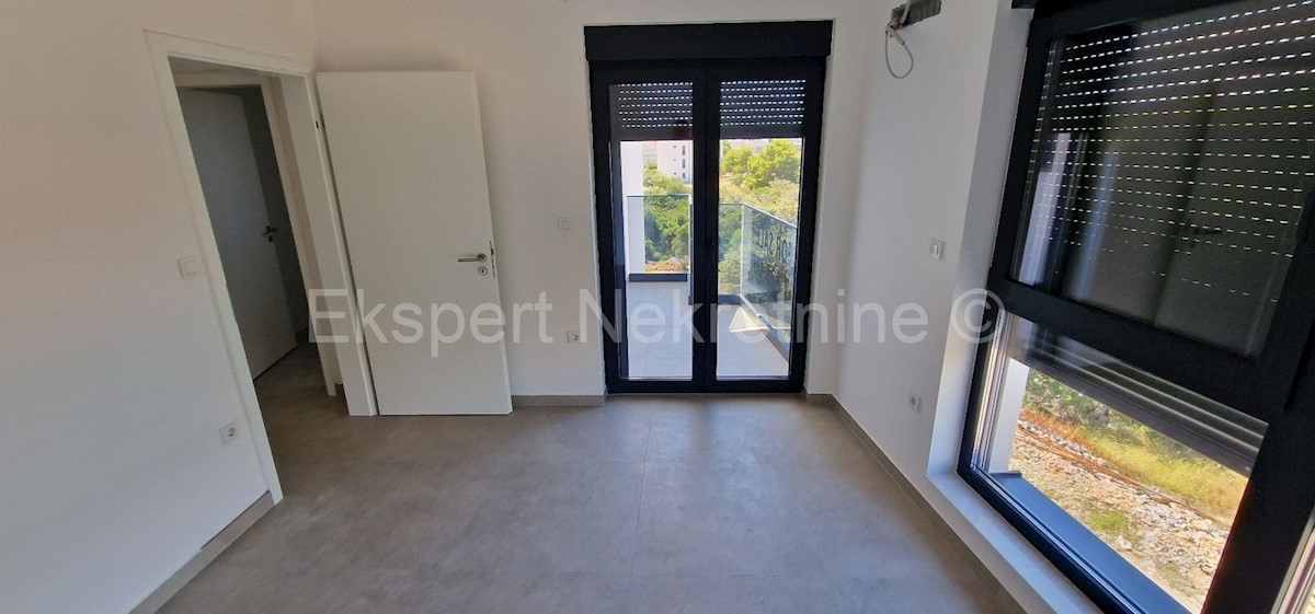 Appartement À vendre - ŠIBENSKO-KNINSKA ROGOZNICA