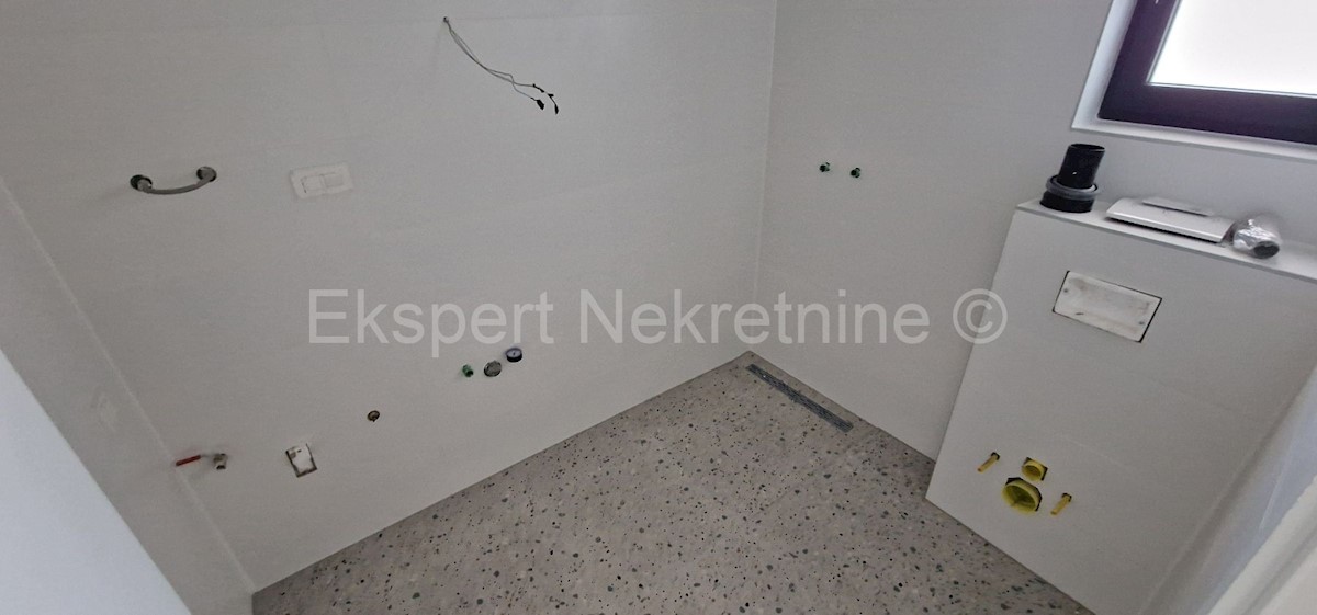 Appartement À vendre - ŠIBENSKO-KNINSKA ROGOZNICA