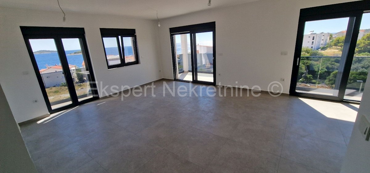 Appartement À vendre - ŠIBENSKO-KNINSKA ROGOZNICA