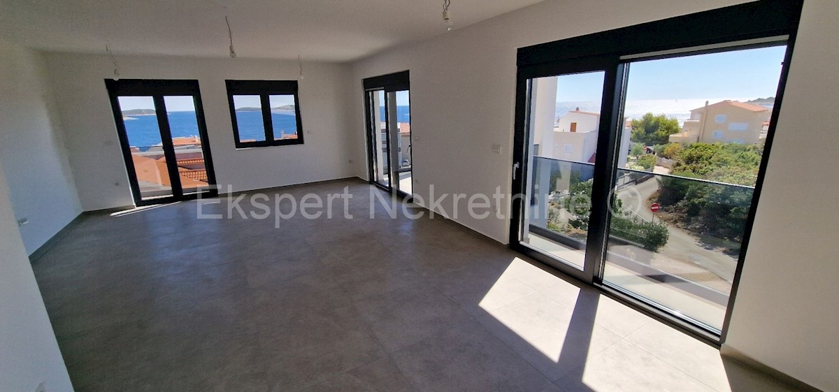 Appartement À vendre - ŠIBENSKO-KNINSKA ROGOZNICA