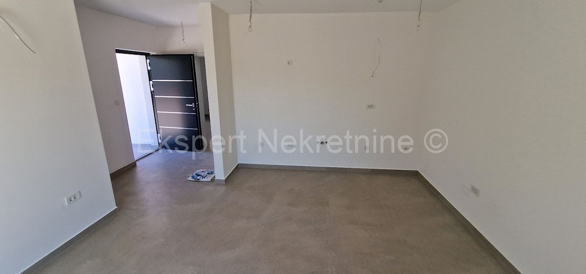 Apartma Na predaj - ŠIBENSKO-KNINSKA ROGOZNICA