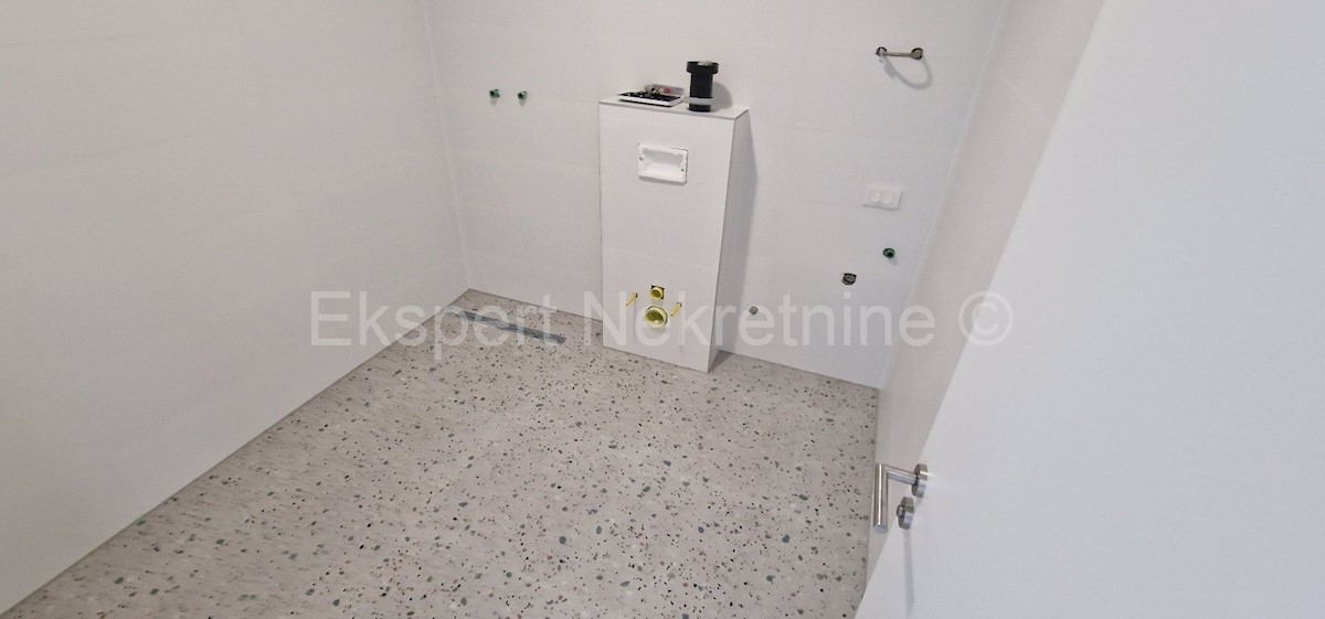 Apartma Na predaj - ŠIBENSKO-KNINSKA ROGOZNICA