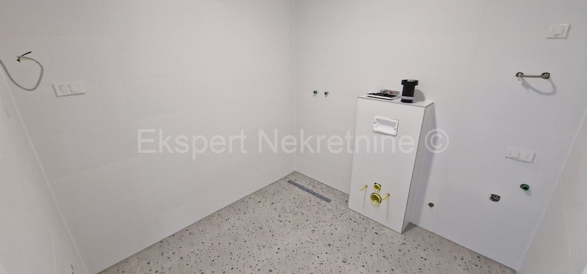 Apartma Na predaj - ŠIBENSKO-KNINSKA ROGOZNICA