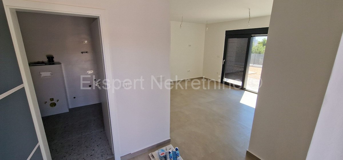 Apartma Na predaj - ŠIBENSKO-KNINSKA ROGOZNICA