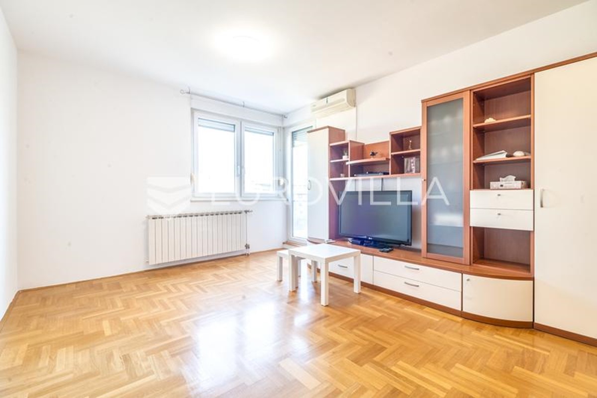 Flat For rent VRBANI