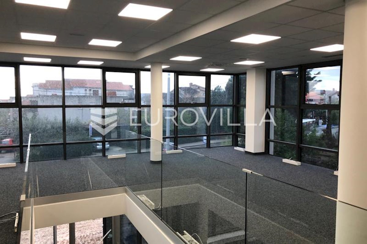 Business premises For rent - SPLITSKO-DALMATINSKA KAŠTELA