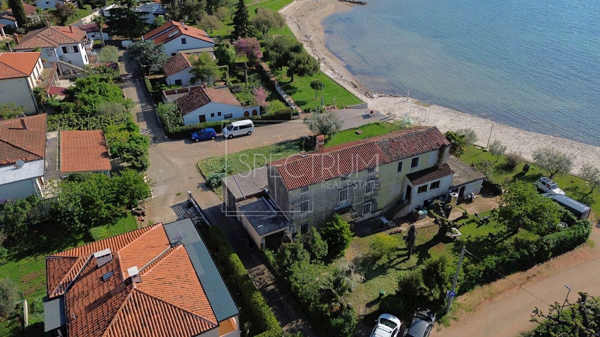Prvý rad pri mori Chorvátsko - Dom Na predaj NOVIGRAD