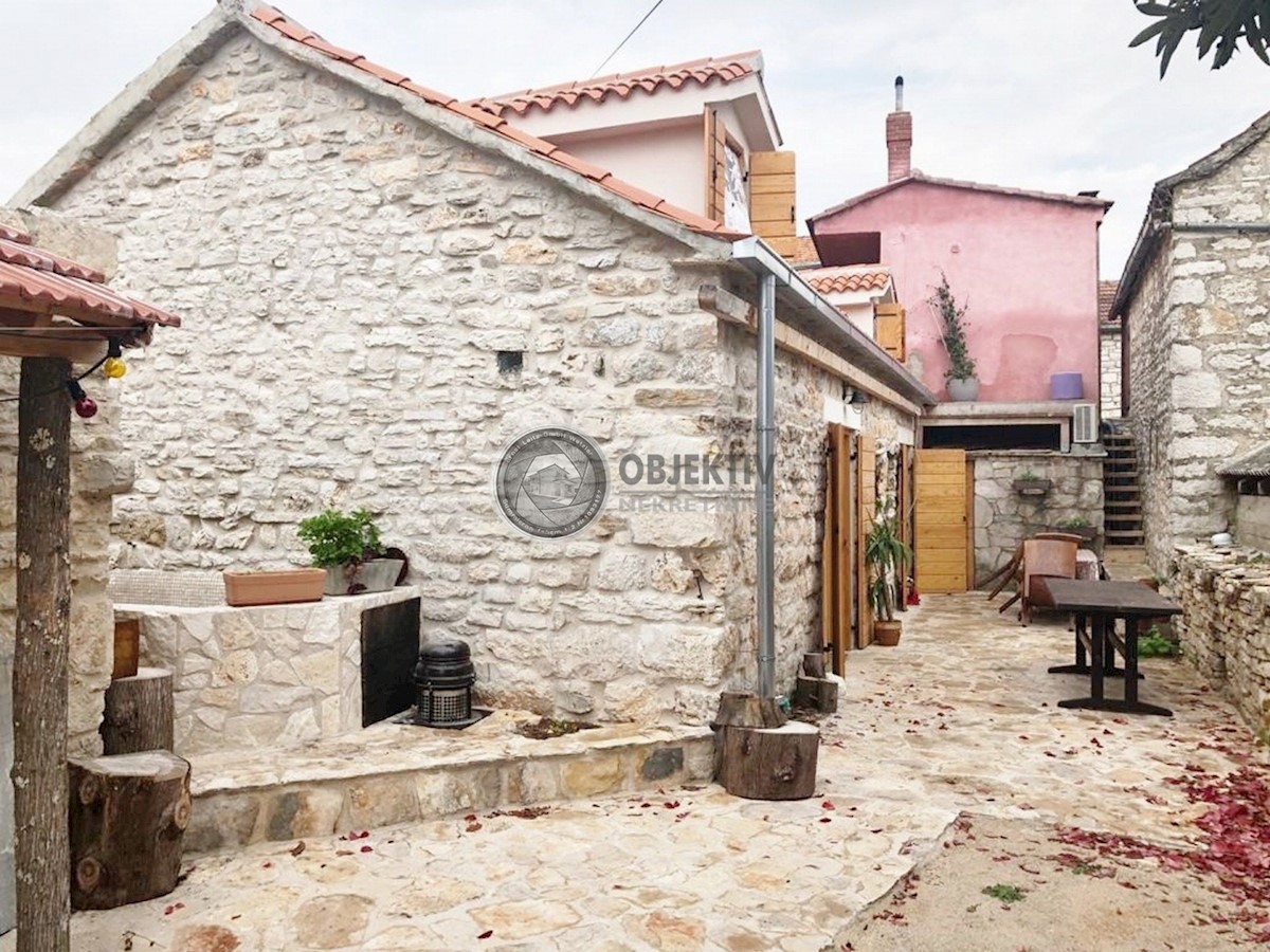 Casa In vendita - SPLITSKO-DALMATINSKA ŠOLTA
