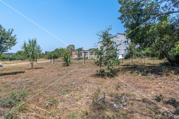 Parcela na predaj 1387 m² – Pula